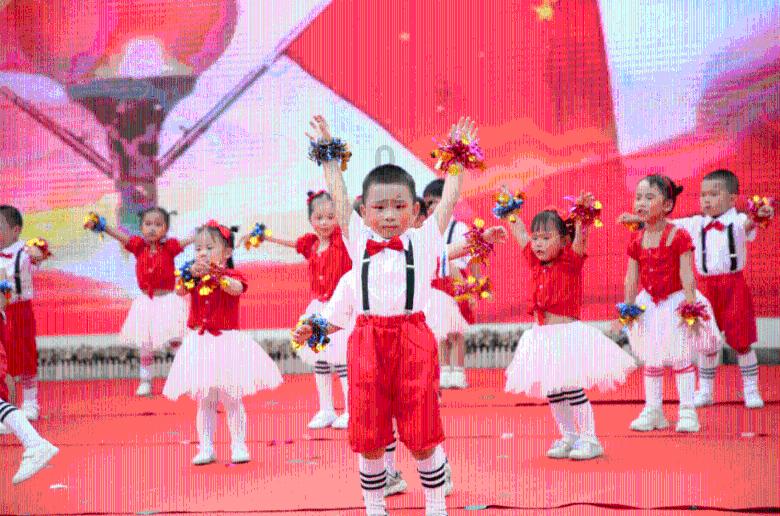 困在俱乐部的少女